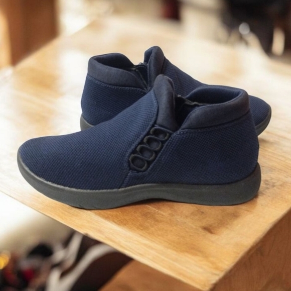 Clarks Cloudsteppers Slip-on Knit Booties Adella Pine Navy Blue Size US 9.5 M - Picture 1 of 10